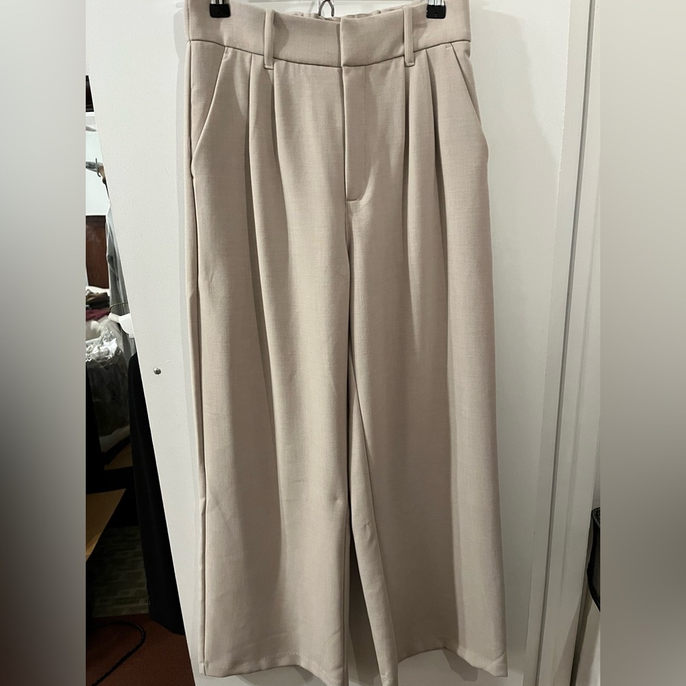 Abercrombie Tailored Wide Leg Pants in size Small Short